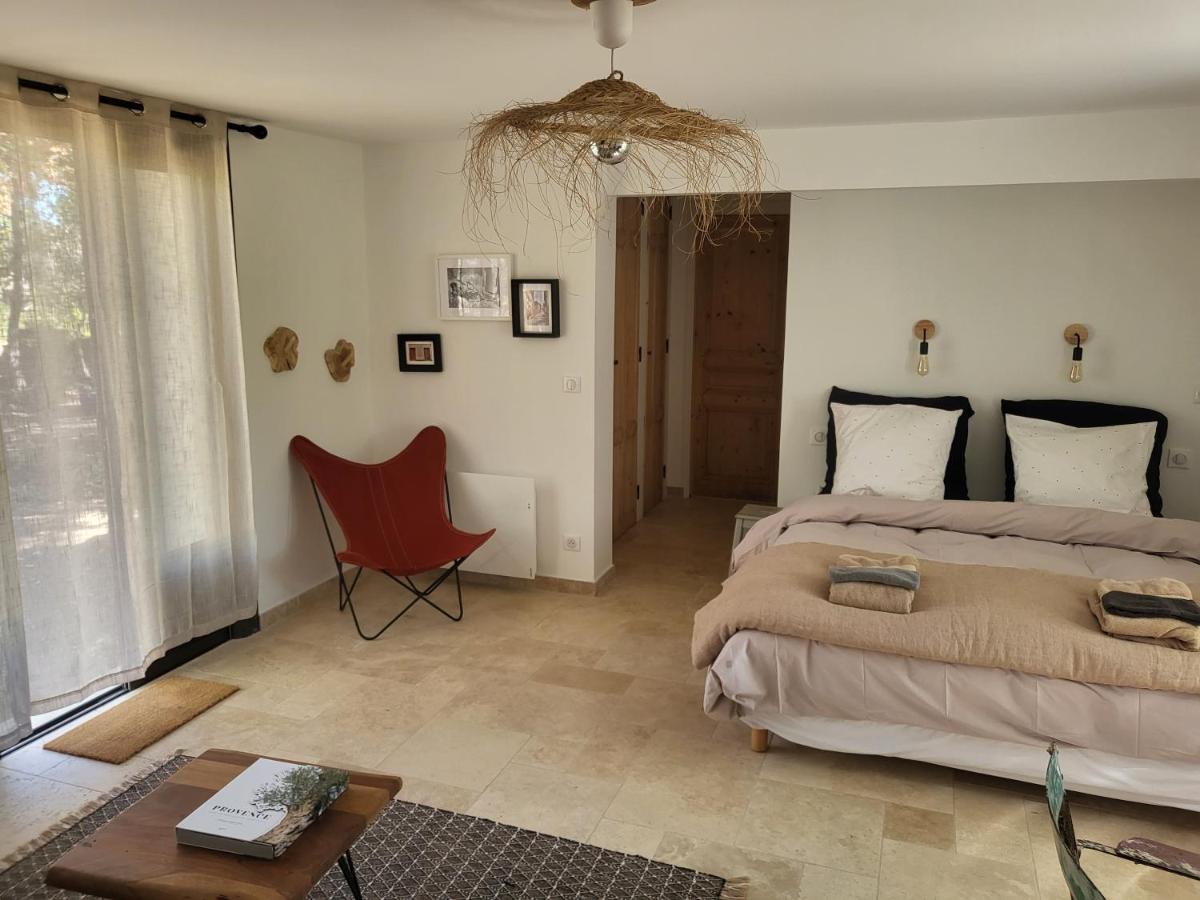 Le Cabanon Bed & Breakfast Menerbes Bagian luar foto